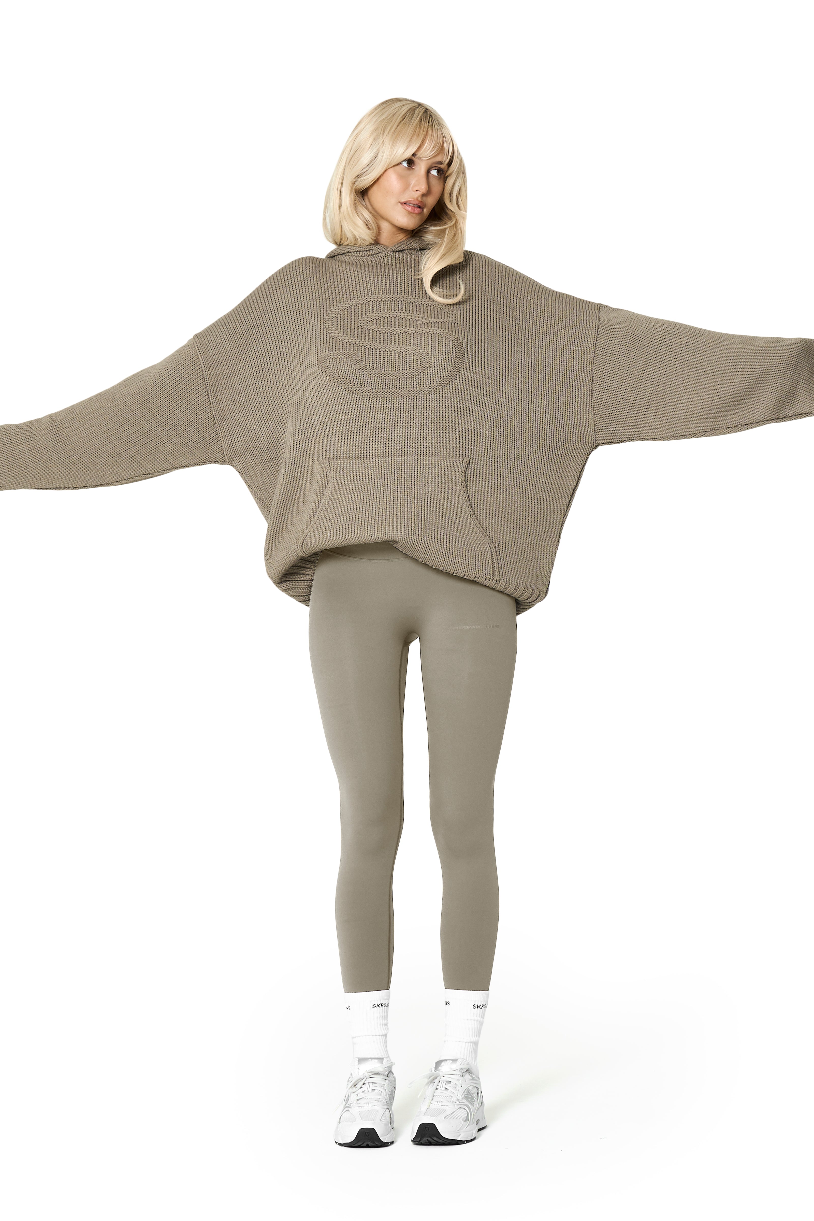 Model Julie is 5'9.5" and wears size S.